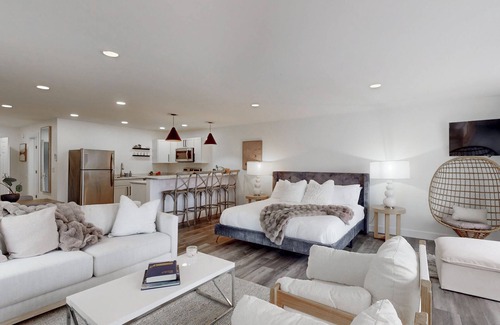 Dundee Apartamento | Lakefront retreat at out stylish studio apartments!