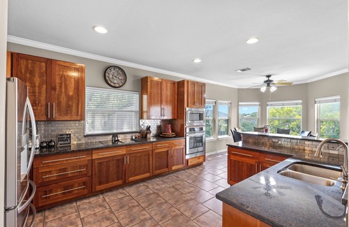 Leander Casa | Lakefront Retreat and Boat Dock-Lake Travis near Volente