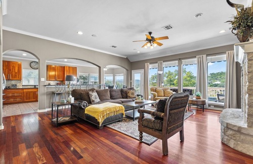 Leander Casa | Lakefront Retreat and Boat Dock-Lake Travis near Volente