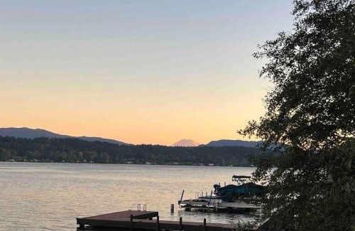 Viewpoint Casa | Lakefront retreat close to Microsoft and Bellevue