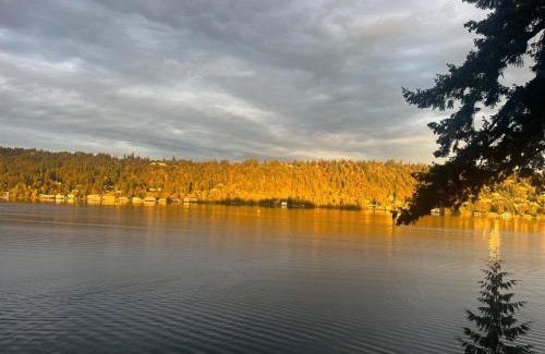 Viewpoint Casa | Lakefront retreat close to Microsoft and Bellevue