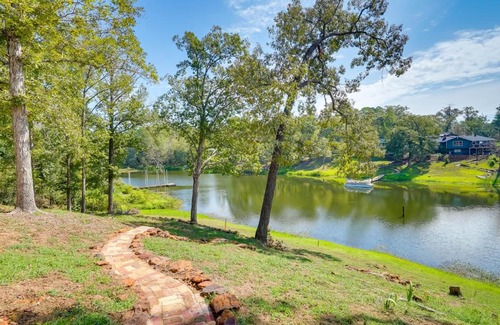 Jefferson Casa | Lakefront Retreat in Jefferson with Screened Porch!