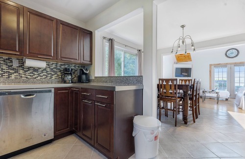 Dashwood Cabaña | Lakefront Retreat near Lake Huron! Sleeps 14