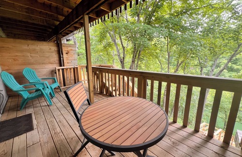 Bella Vista Casa | Lakefront Retreat - Private Dock + Kayak Rental - Remodeled - Family Friendly