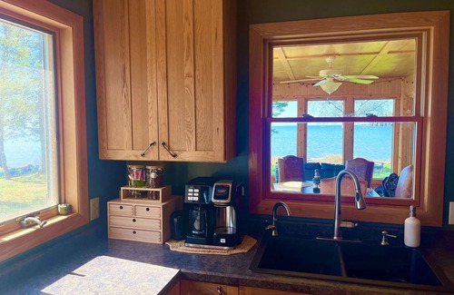 Hovland Casa | Lakefront retreat, river/wood fireplace/hot tub