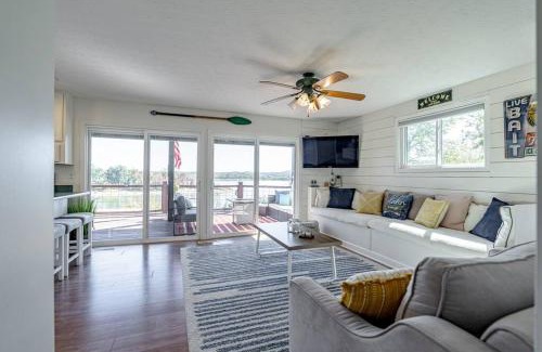 Falls of Rough Casa | Lakefront Retreat-3bdrm 2ba with stunning views! Hiking & Fishing!