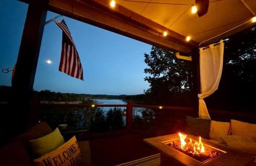 Falls of Rough Casa | Lakefront Retreat-3bdrm 2ba with stunning views! Hiking & Fishing!