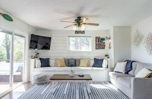 Falls of Rough Casa | Lakefront Retreat-3bdrm 2ba with stunning views! Hiking & Fishing!