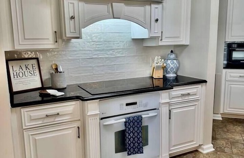 Milledgeville Casa | Lakefront Retreat with Pool and Room For Everyone!
