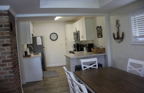 Williamstown Casa | Lakefront Retreat, Private Dock, Covered Deck, Sleeps 8, 11 min to Ark Encounter