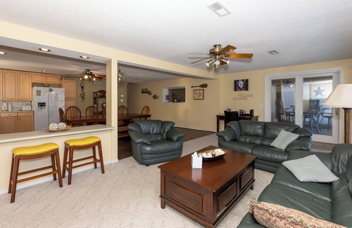Rocky Mount Casa | Hermosa 2500 Sq. Pie. 3 dormitorios / 2. 5 BA casa frente al lago Great Location