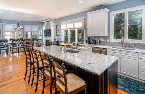 Mayhew Casa | Sunrise Cove, en el lago Norman actualizado casa de vacaciones ideal para familias