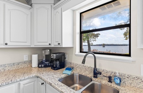Dadeville Casa | Lakefront Retreat - Win Blu Point