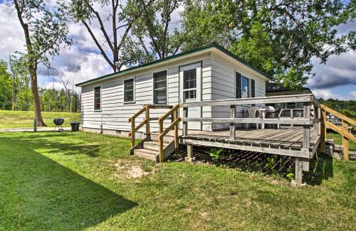 Dent Casa | Lakefront Retreat with Boat Rentals, Beach and Bar