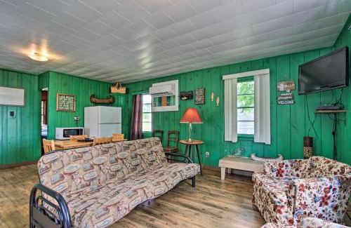 Dent Casa | Lakefront Retreat with Boat Rentals, Beach and Bar
