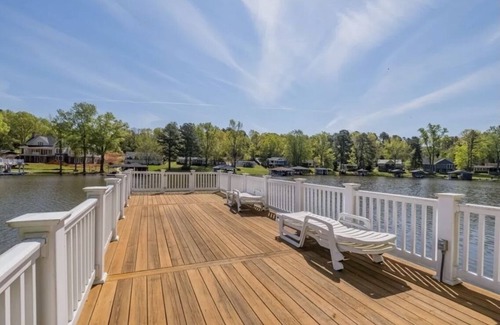 Macon Casa | Lakefront Retreat with Hot Tub, 2 Docks, Panoramic Views, Firepit, SUP & Kayaks