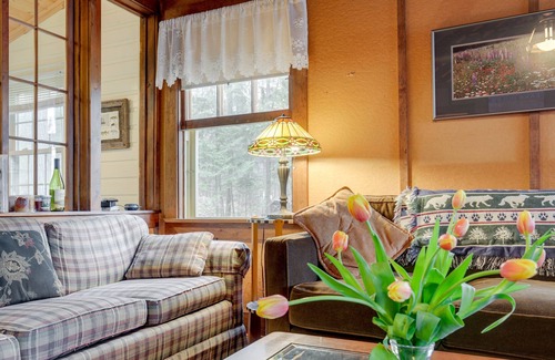 Rhinelander Cabina | Lakefront Rhinelander Cabin w/ Boat Dock!
