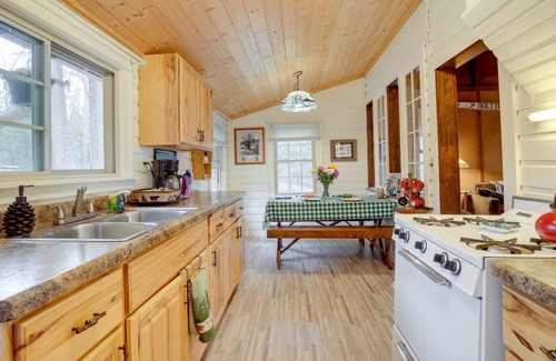 Rhinelander Cabina | Lakefront Rhinelander Cabin w/ Boat Dock!