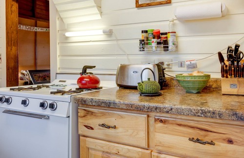 Rhinelander Cabina | Lakefront Rhinelander Cabin w/ Boat Dock!