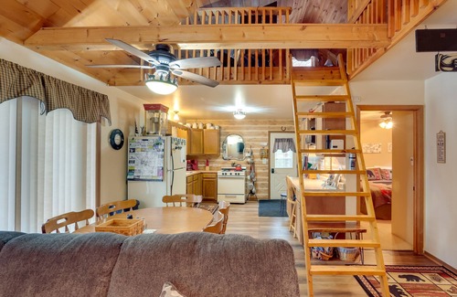 Rhinelander Cabina | Lakefront Rhinelander Cabin w/ Dock & Fire Pit!