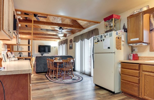 Rhinelander Cabina | Lakefront Rhinelander Cabin w/ Dock & Fire Pit!