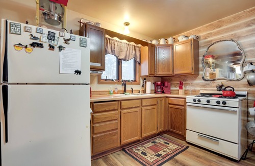 Rhinelander Cabina | Lakefront Rhinelander Cabin w/ Dock & Fire Pit!