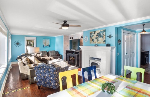 Palo Cabaña | New Lakefront Cottage Rental