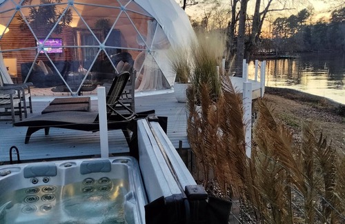 Jackson Cabina | Lakefront romantic getaway with hot tub