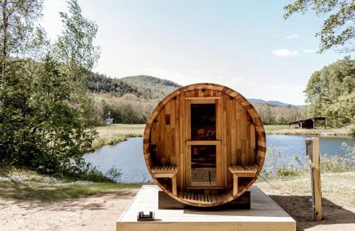 North Woodstock Otro | Lakefront Safari Tent with Fire Pit and Sauna in North Woodstock, New Hampshire