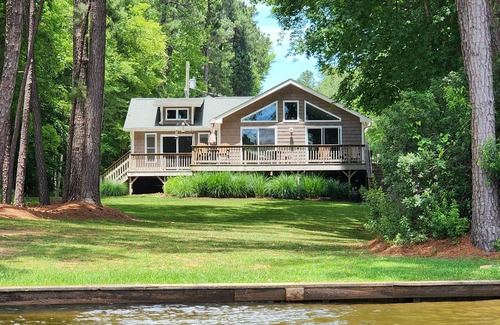 Littleton Casa | Lakefront single-story home, Flat lot! Huge game room!
