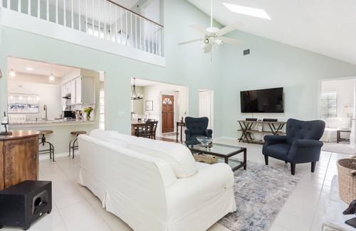 Golden Glades - The Woods Casa | ★Lakefront & Spacious★ CasperBeds-10min Beach/Mayo