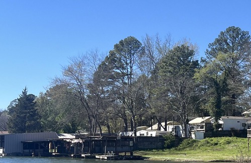 Lakeland Alquiler De RV | lakefront spot for tent/small rv w/ access to shared bathroom pet friendly
