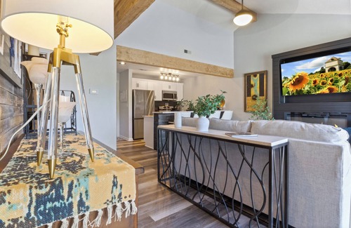 Osage Beach Condominio | Lakefront Stargazer - Fireplace - Desk - King & Queen Beds - Stunning Views