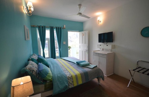 Naukuchiyatal Casa | Lakefront Stays