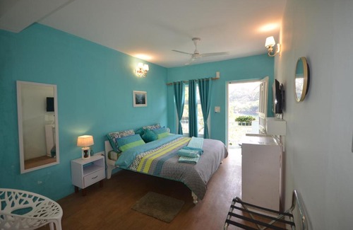 Naukuchiyatal Casa | Lakefront Stays