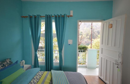 Naukuchiyatal Casa | Lakefront Stays