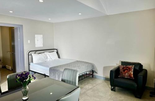 Carling Casa | Lakefront Studio Cottage #7