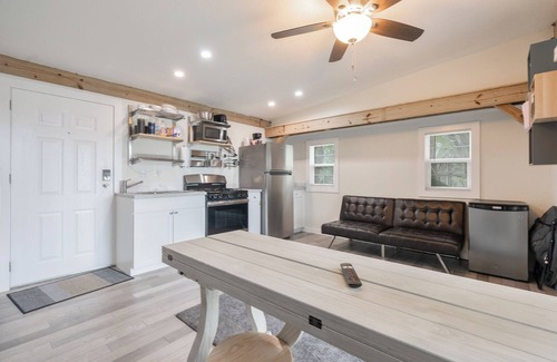Lutz Casa | Lakefront Studio - Cozy - Stunning Views