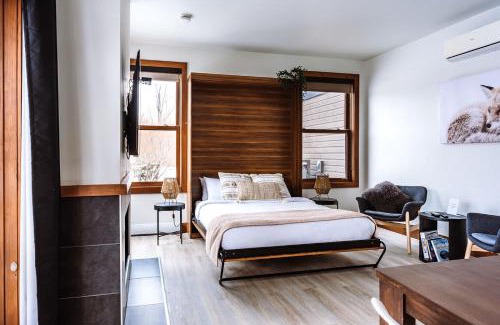 Lac Superieur Village Casa | Lakefront Studio with Resort Mountain View