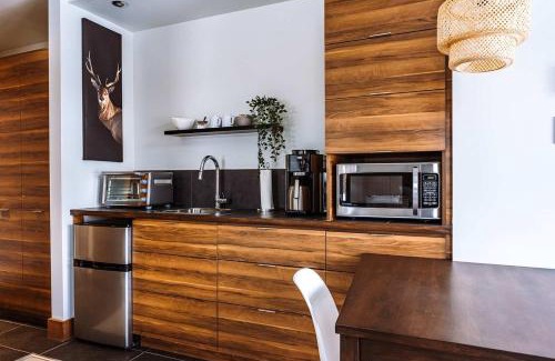 Lac Superieur Village Casa | Lakefront Studio with Resort Mountain View