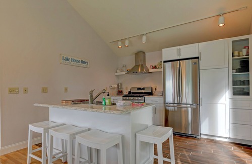 Sanbornville Casa | Lakefront studio with private dock, fast WiFi & full kitchen - dog-friendly