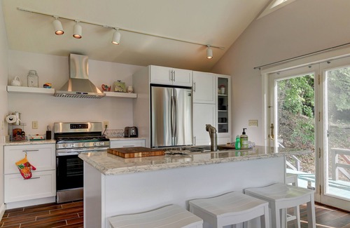 Sanbornville Casa | Lakefront studio with private dock, fast WiFi & full kitchen - dog-friendly