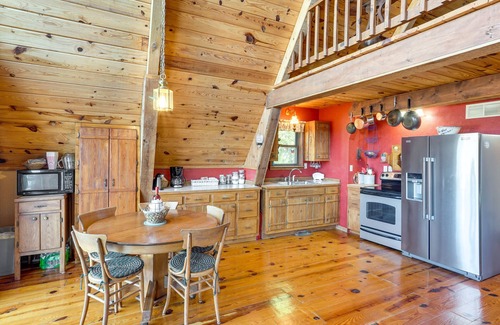 Sunrise Beach Cabina | Lakefront Sunrise Beach Cabin w/ Private Dock!