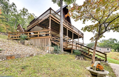 Sunrise Beach Cabina | Lakefront Sunrise Beach Cabin w/ Private Dock!