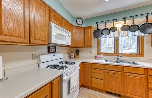 Suring Casa | Lakefront Suring Home w/ Pool Table + Views!