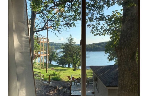 Omaha Cabaña | Lakefront, Tablerock, Hot tub, Branson