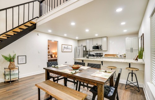 Lone Star Cabina | Lakefront Texas Abode w/ Kayaks, Fire Pit & Patio!