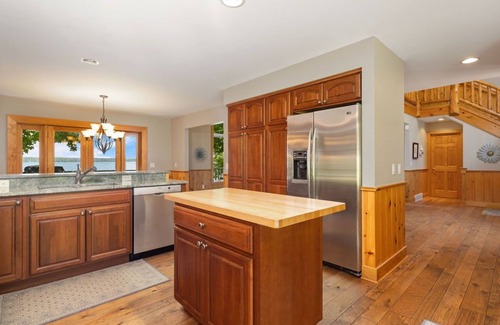 Kewadin Casa | Lakefront Torch Lake Home - Cottage Atmosphere / Over 4K Sq Ft