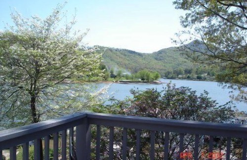 Nantahala Bay Casa | A orillas del lago ciudad natal en Downtown Hiawassee