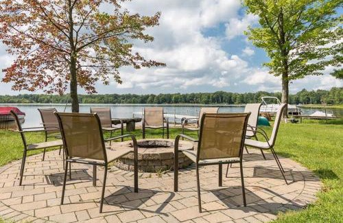 Kendall Casa | Lakefront Tranquility Spacious Retreat Sleeps 14